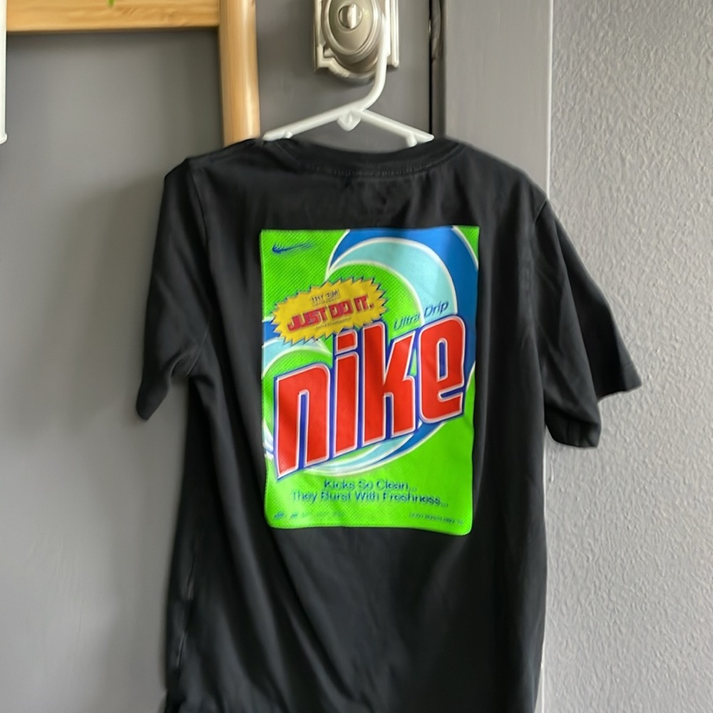 Nike ultra drip shirt-size medium